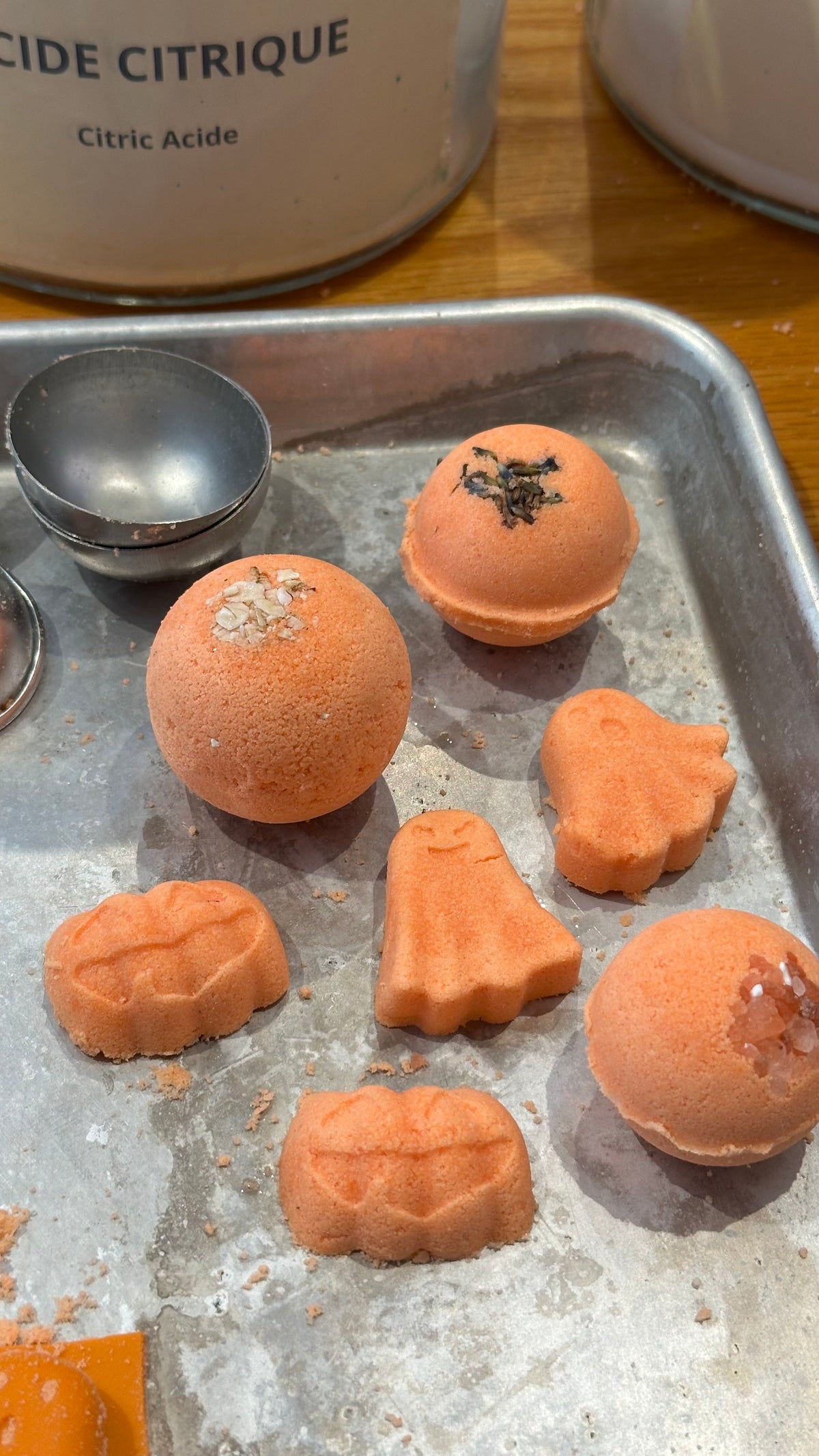 ATELIER DE FABRICATION DE BOMBES DE BAIN