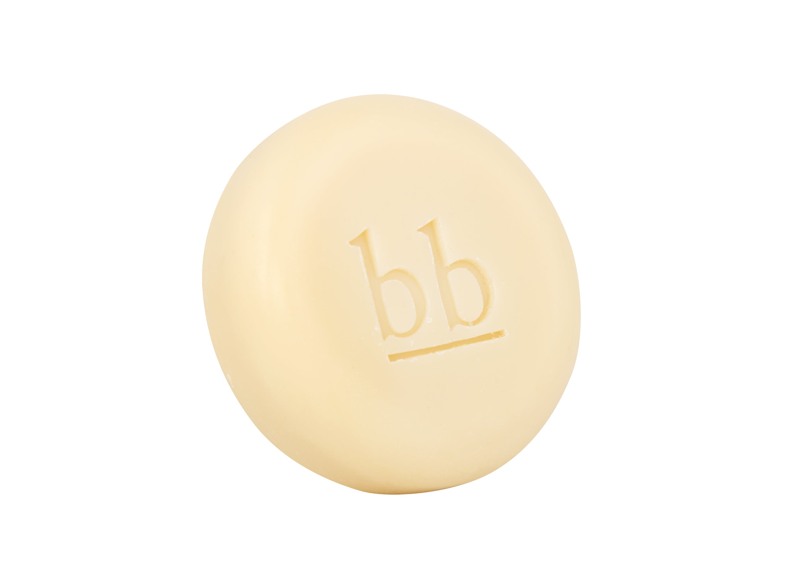 Le savon BB est rond et pèse 60 g. Il contient des huiles végétales et du lait d’avoine fait à la main. Il est pour les bébés, mais peut être utilisé pour les peaux les plus sensibles. Surgras à 12%. 