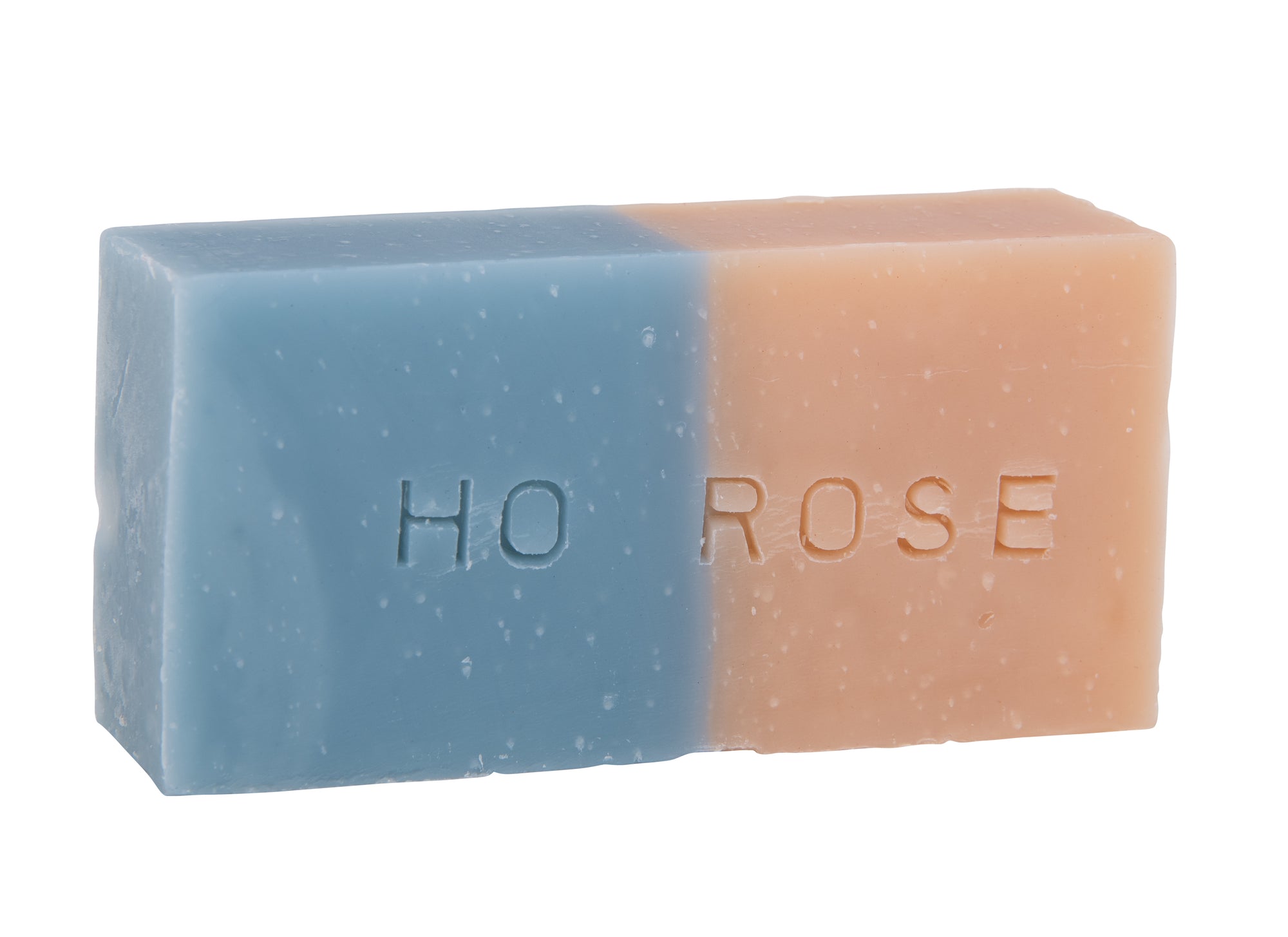 Savon corps visage 90 g, à l’huiles essentielles de bois de hô et de bois de rose. Forme rectangulaire, bicolor étagé rose pâte et bleu pâle. Surgras à 8%.  Notre savon convient à tous les types de peau et constitue le choix idéal pour une utilisation quotidienne afin d'obtenir une peau lisse et éclatante.